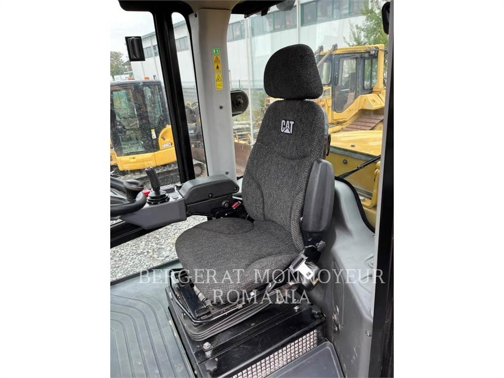 CAT CS64B Грунтові котки