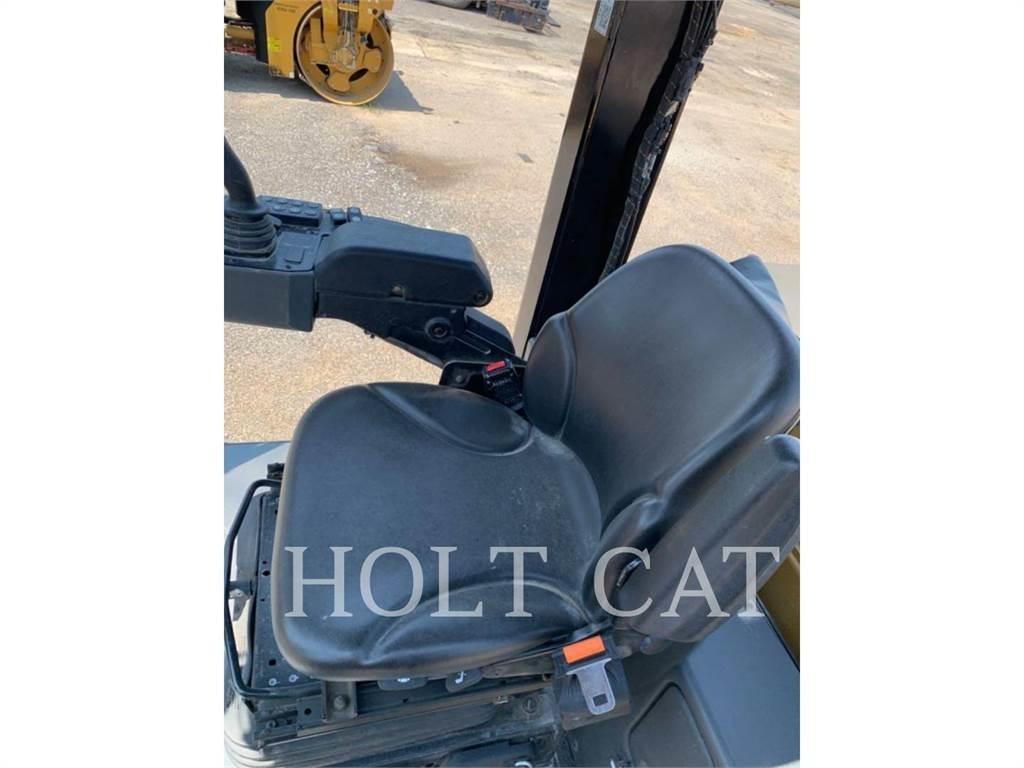 CAT CS64B Грунтові котки