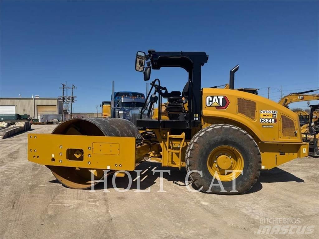 CAT CS64B Грунтові котки