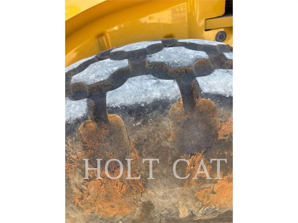 CAT CS64B Грунтові котки