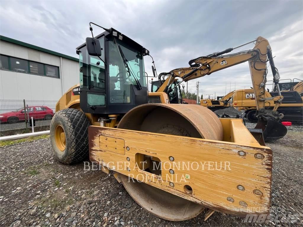 CAT CS64B Грунтові котки