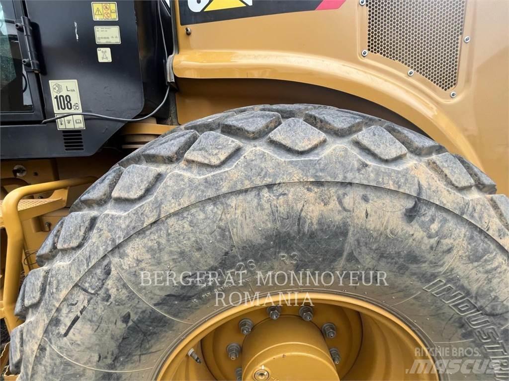 CAT CS64B Грунтові котки