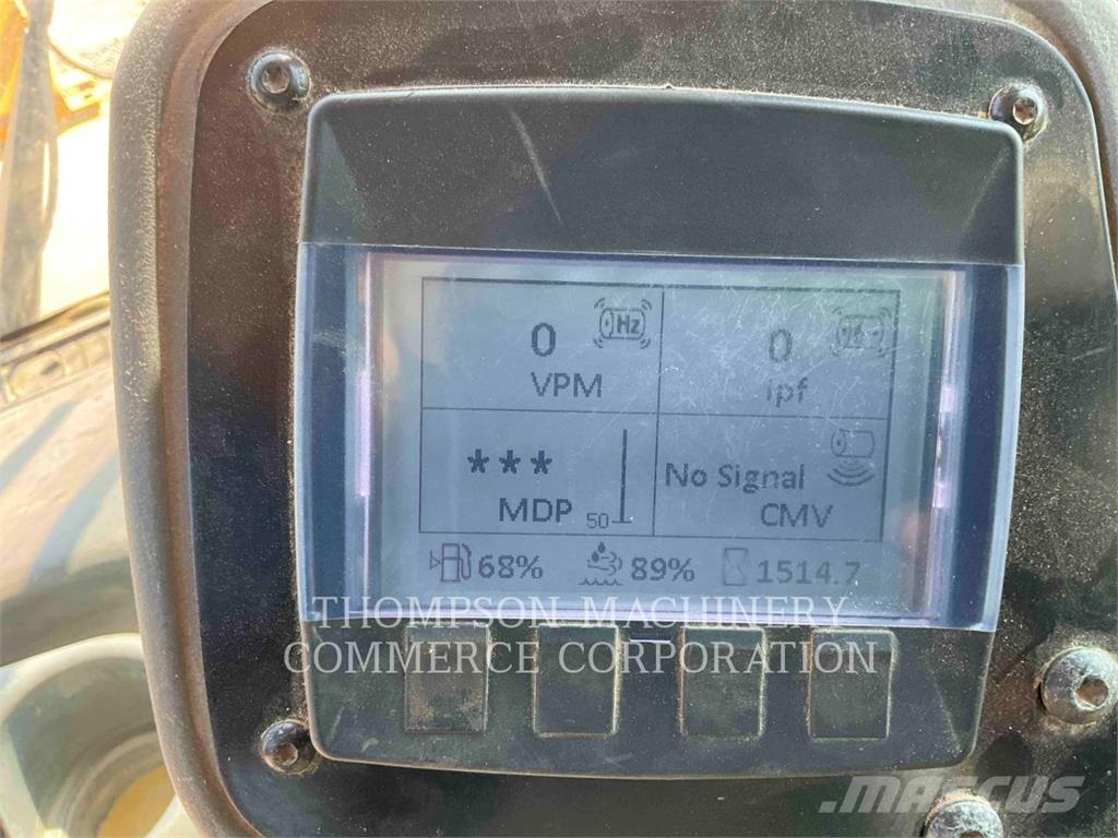 CAT CS68B Грунтові котки