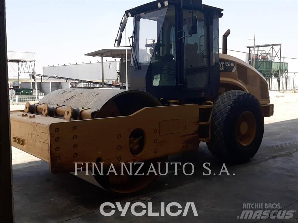 CAT CS74B Грунтові котки