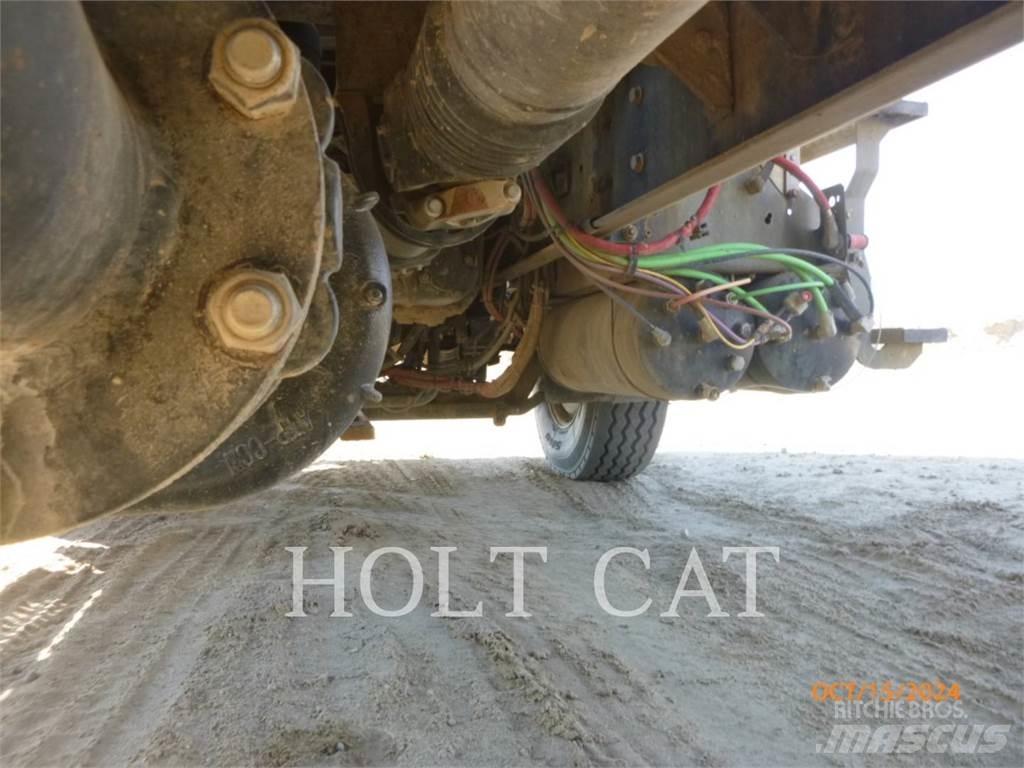 CAT CT660S SBA 6X4 Вантажівки-цистерни
