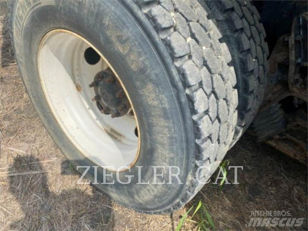 CAT CT681 Вантажівки / спеціальні