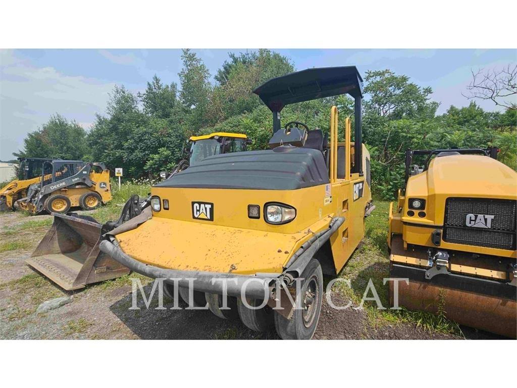 CAT CW14 Пневматичні катки