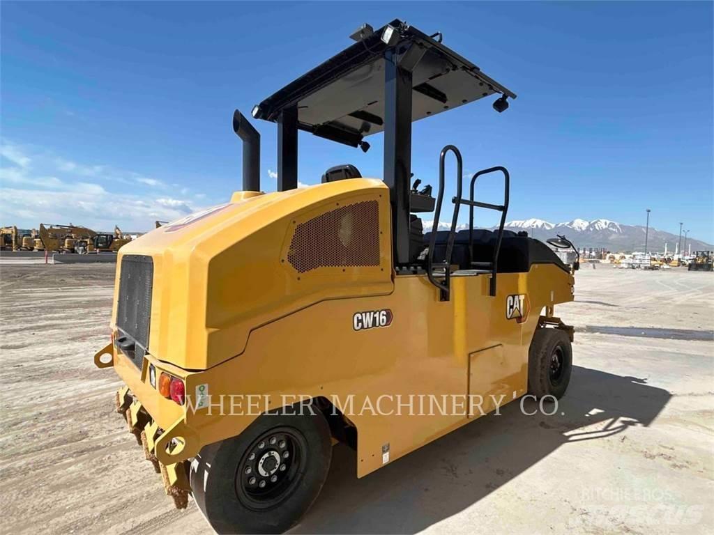 CAT CW16 Пневматичні катки