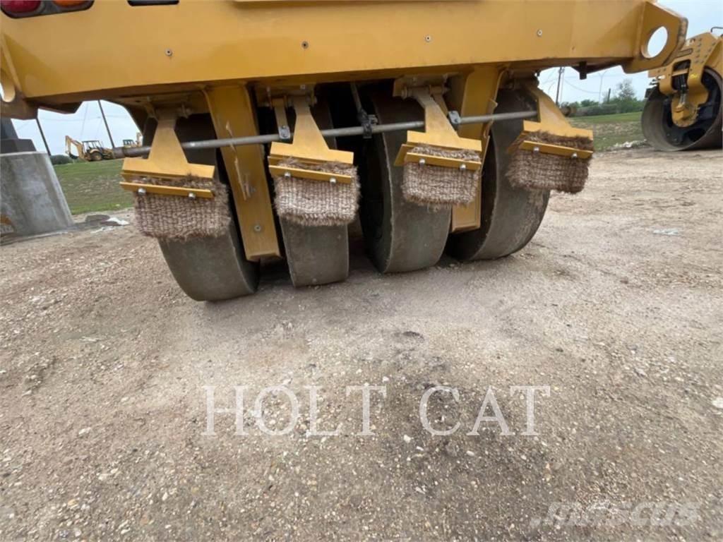 CAT CW16 Грунтові котки