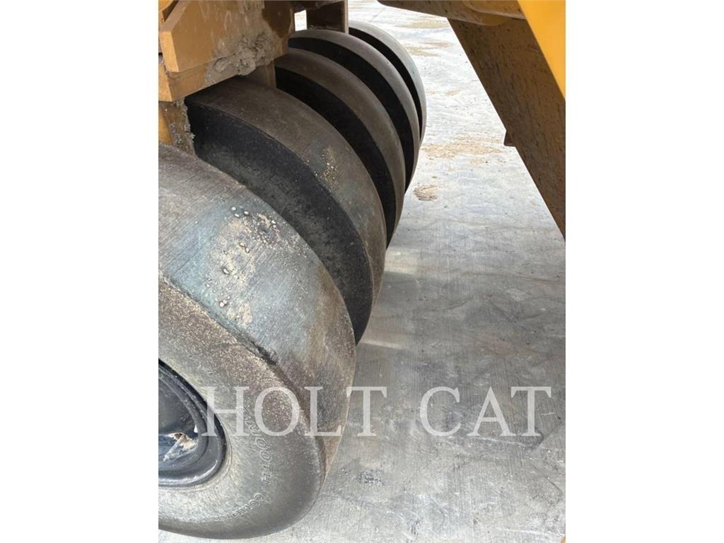 CAT CW16 Грунтові котки