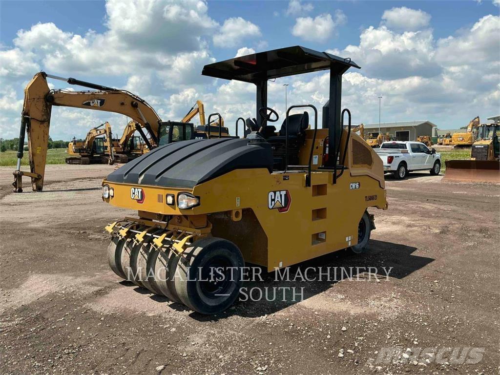 CAT CW16 Пневматичні катки