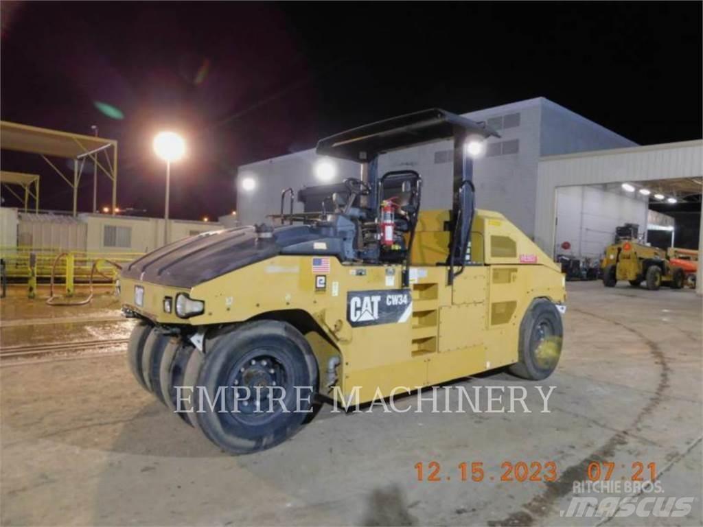 CAT CW34 Пневматичні катки