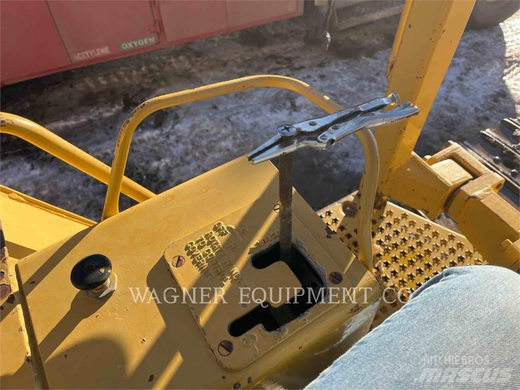 CAT D1 Гусеничні бульдозери