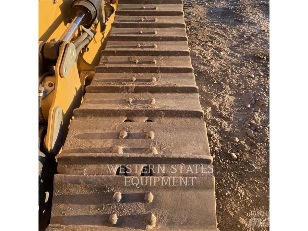 CAT D2 Гусеничні бульдозери