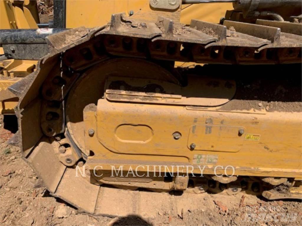 CAT D3 Гусеничні бульдозери