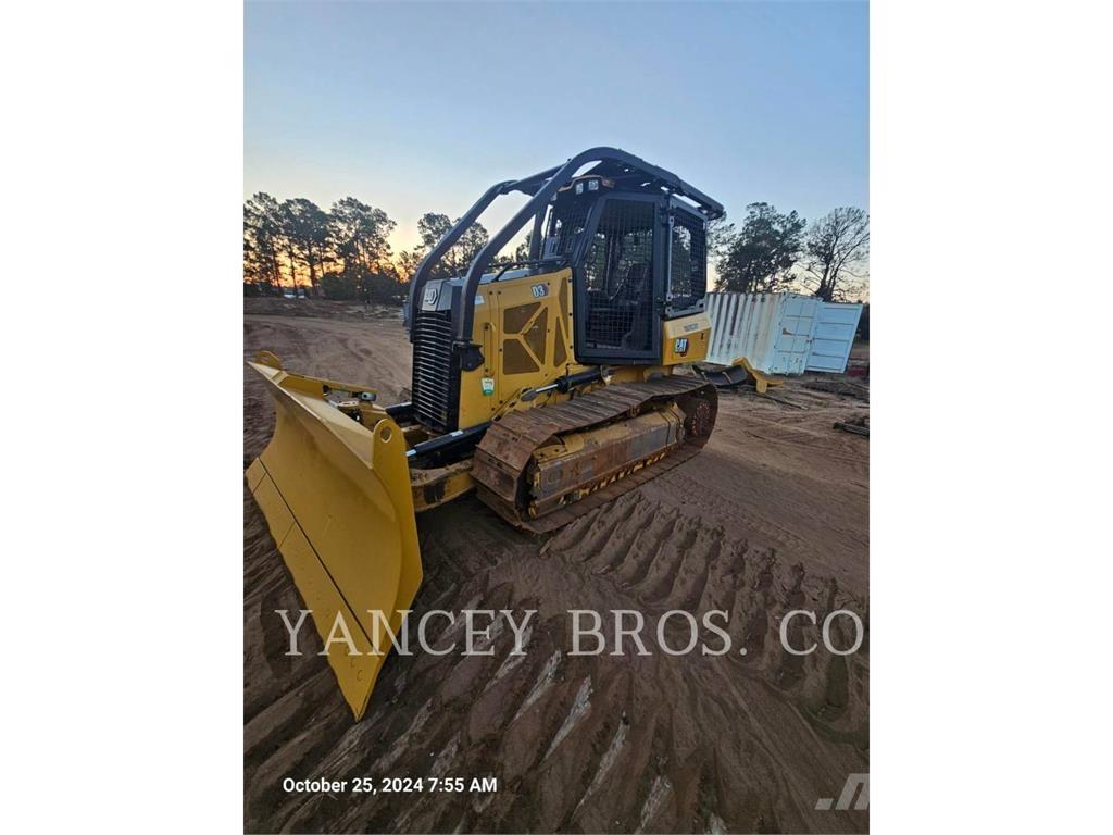 CAT D3 Гусеничні бульдозери