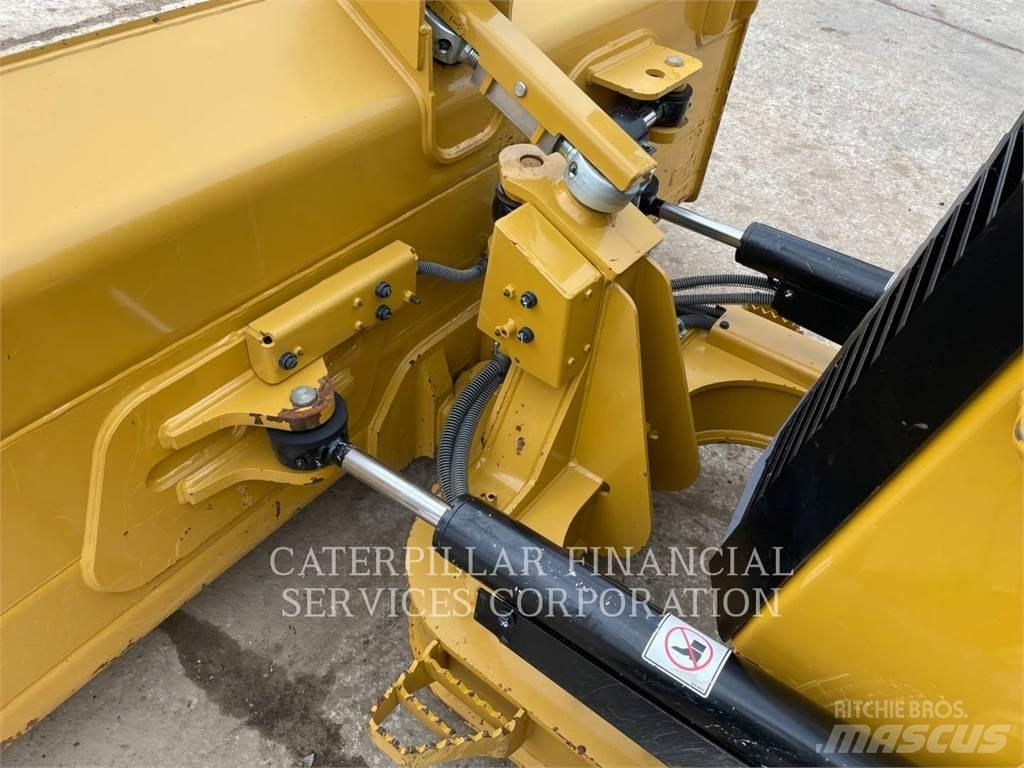 CAT D3 Гусеничні бульдозери