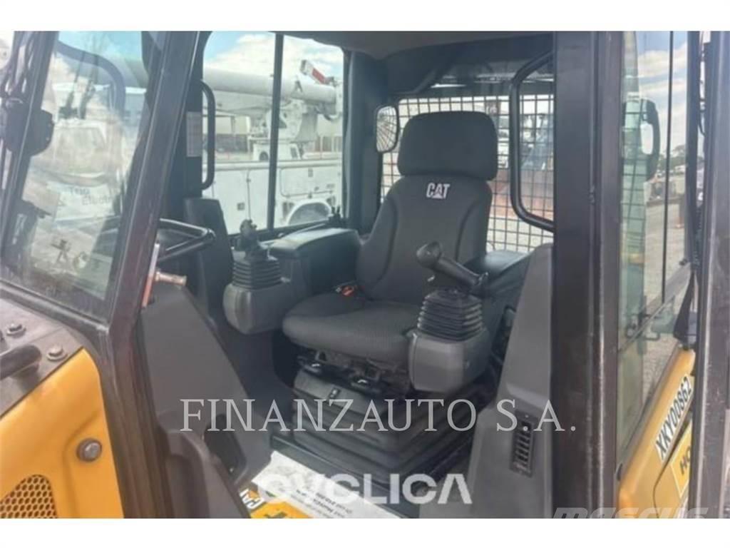 CAT D3 Гусеничні бульдозери