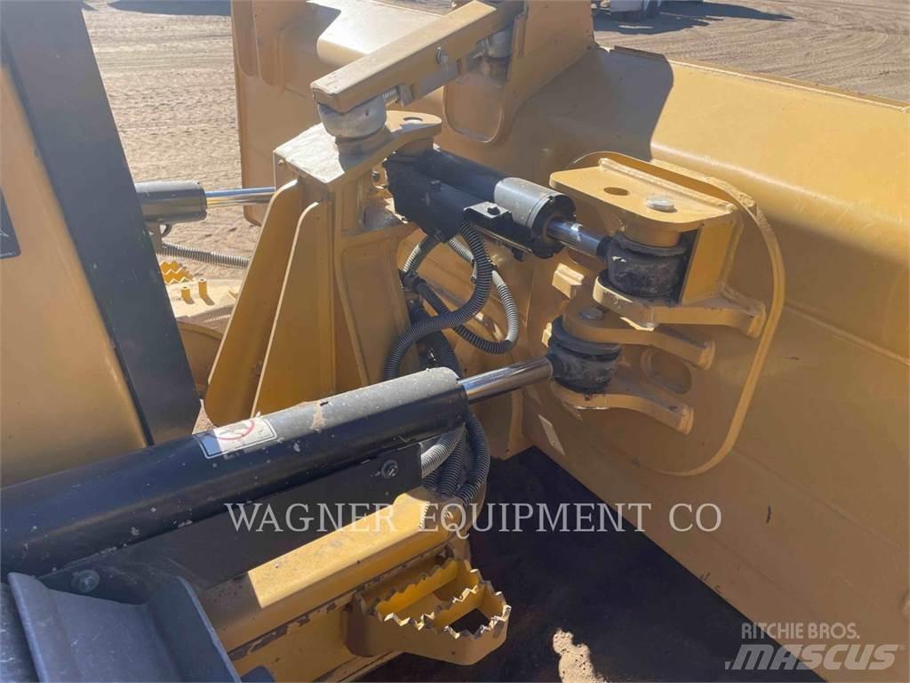 CAT D3 Гусеничні бульдозери