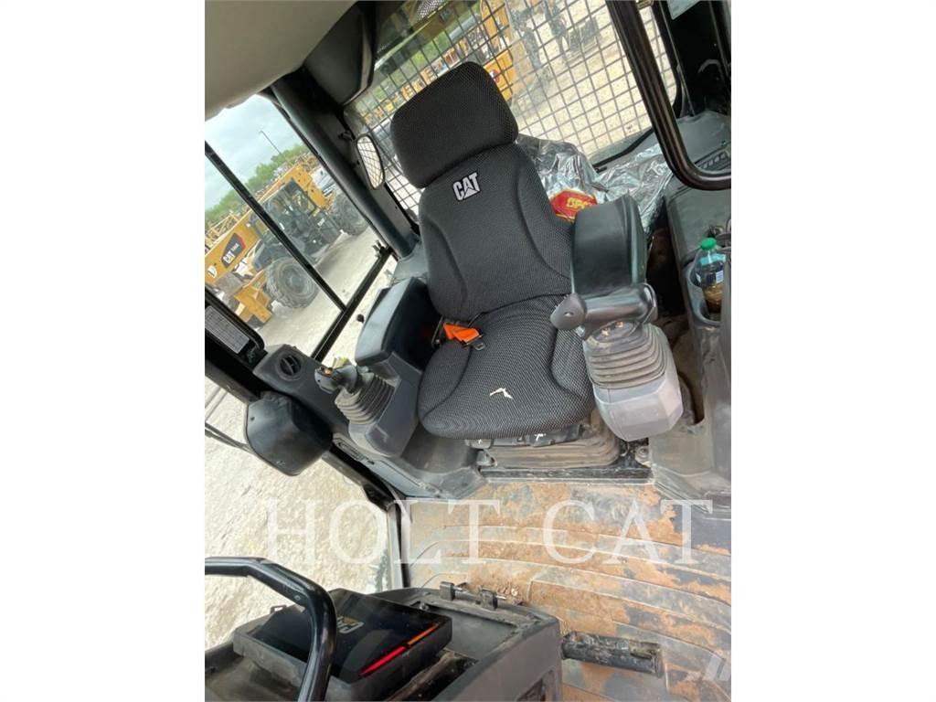 CAT D3 CAB3 Гусеничні бульдозери