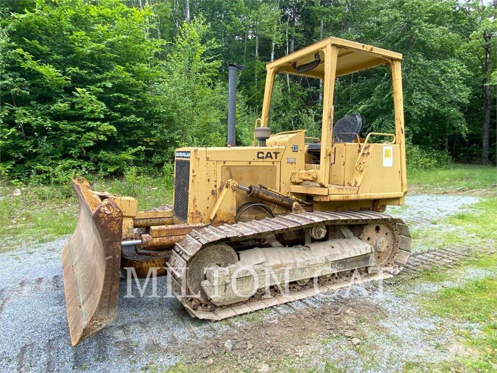 CAT D3B Гусеничні бульдозери