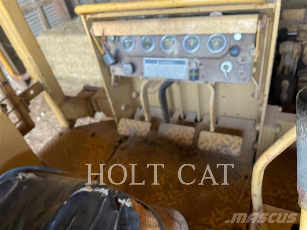 CAT D3B Гусеничні бульдозери