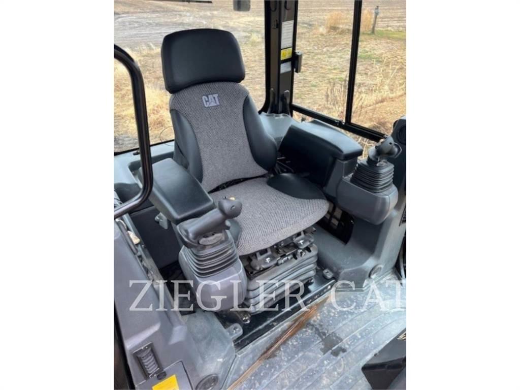 CAT D4 Гусеничні бульдозери