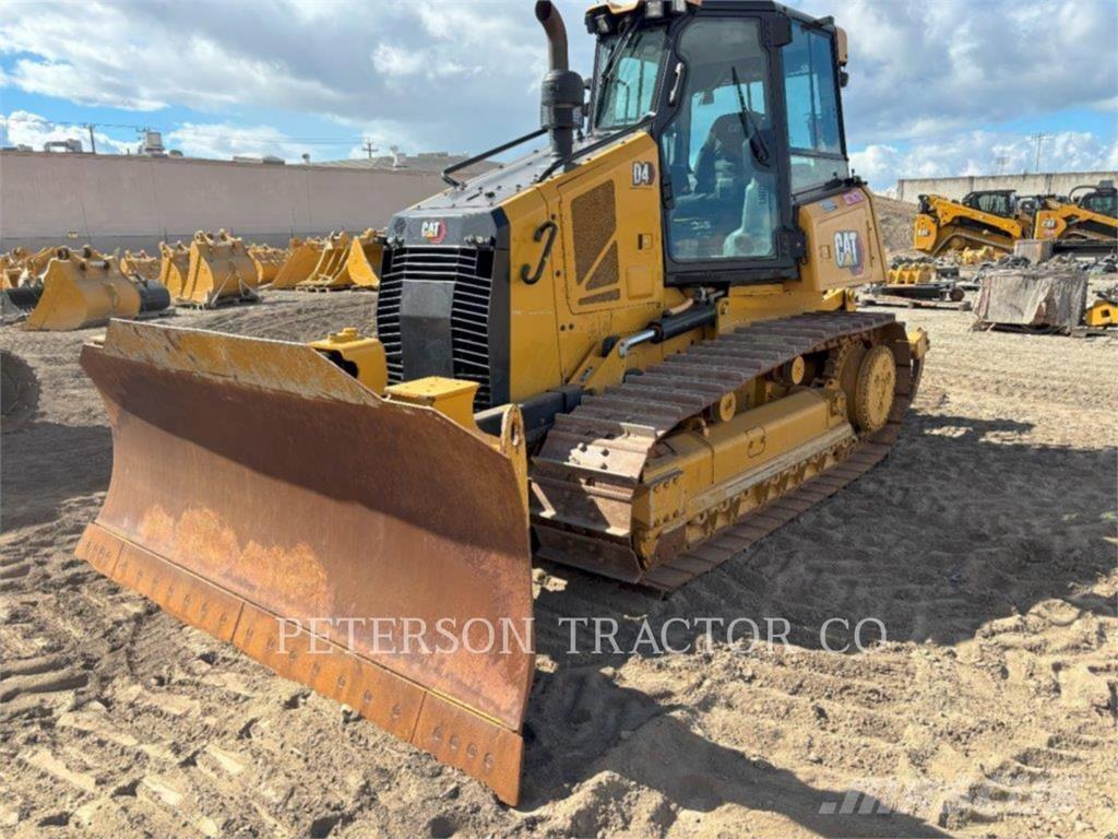 CAT D4 Гусеничні бульдозери