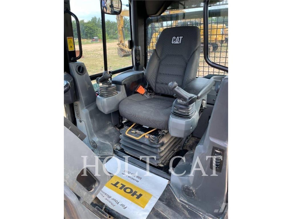 CAT D4 CAB Гусеничні бульдозери