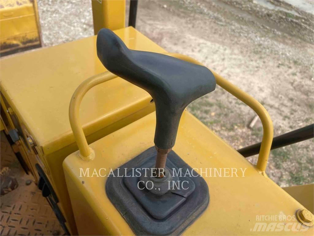 CAT D4C Гусеничні бульдозери
