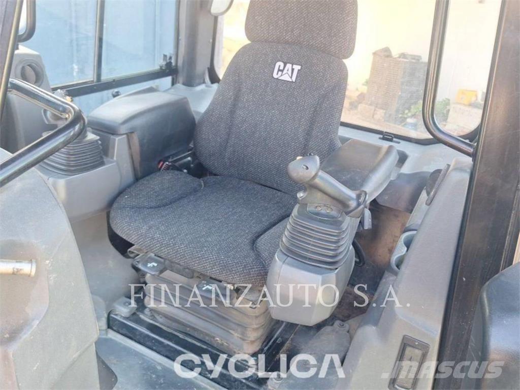 CAT D4K2 Гусеничні бульдозери