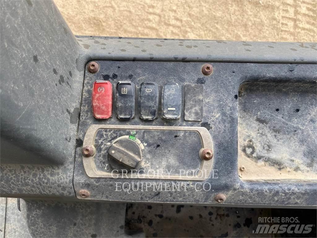 CAT D4K2LGP Гусеничні бульдозери