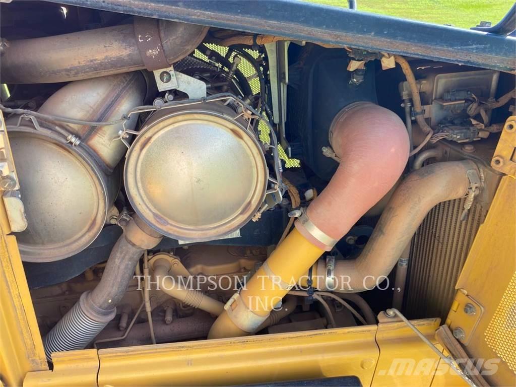 CAT D5 Гусеничні бульдозери