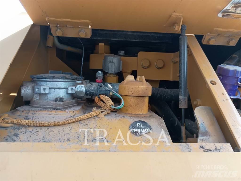 CAT D5 Гусеничні бульдозери