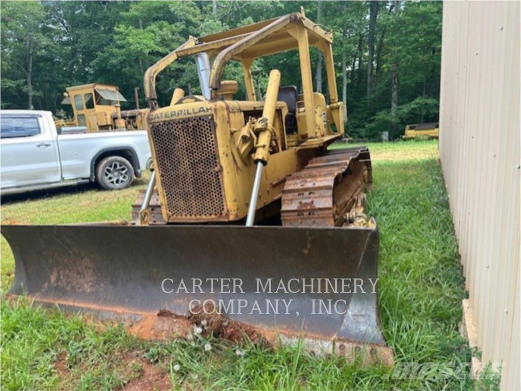 CAT D5 Гусеничні бульдозери