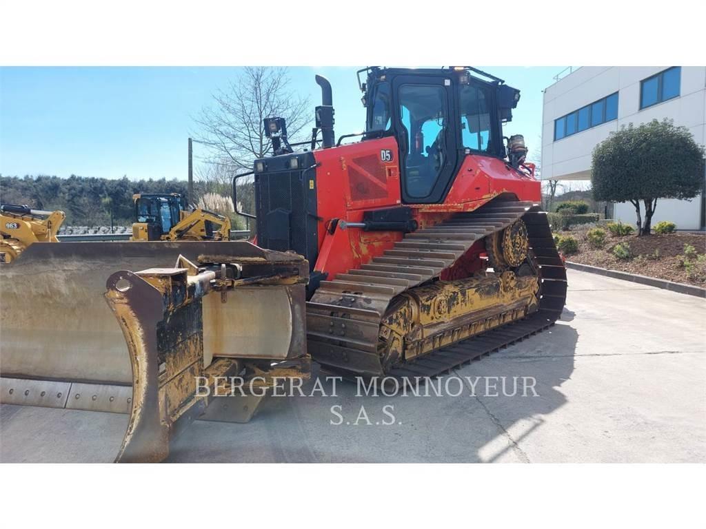 CAT D5 Гусеничні бульдозери