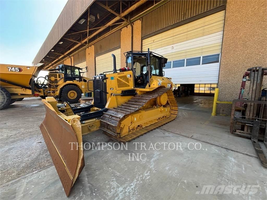CAT D5 Гусеничні бульдозери