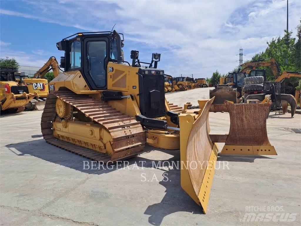 CAT D5 Гусеничні бульдозери