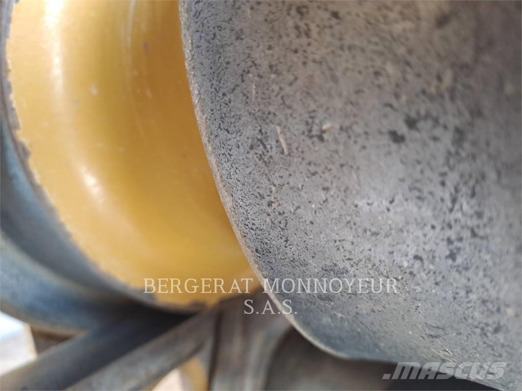 CAT D5 Гусеничні бульдозери