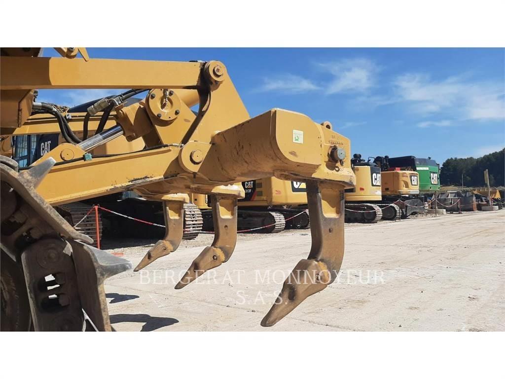 CAT D5 Гусеничні бульдозери