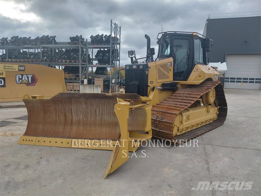 CAT D5 Гусеничні бульдозери