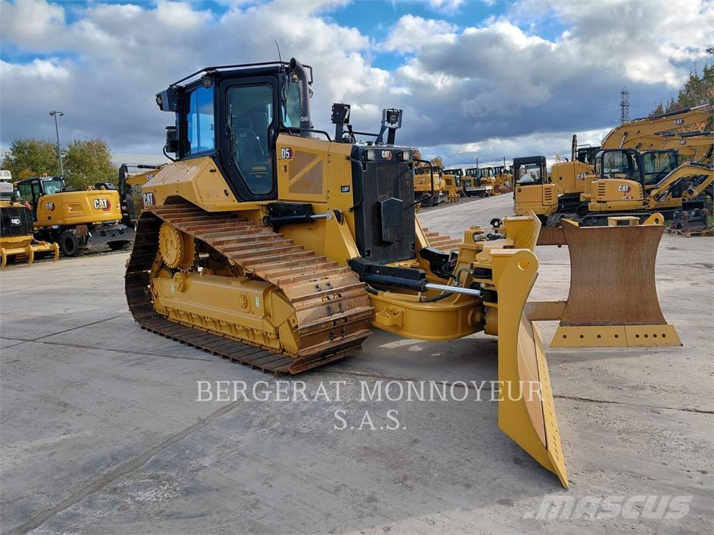 CAT D5 Гусеничні бульдозери
