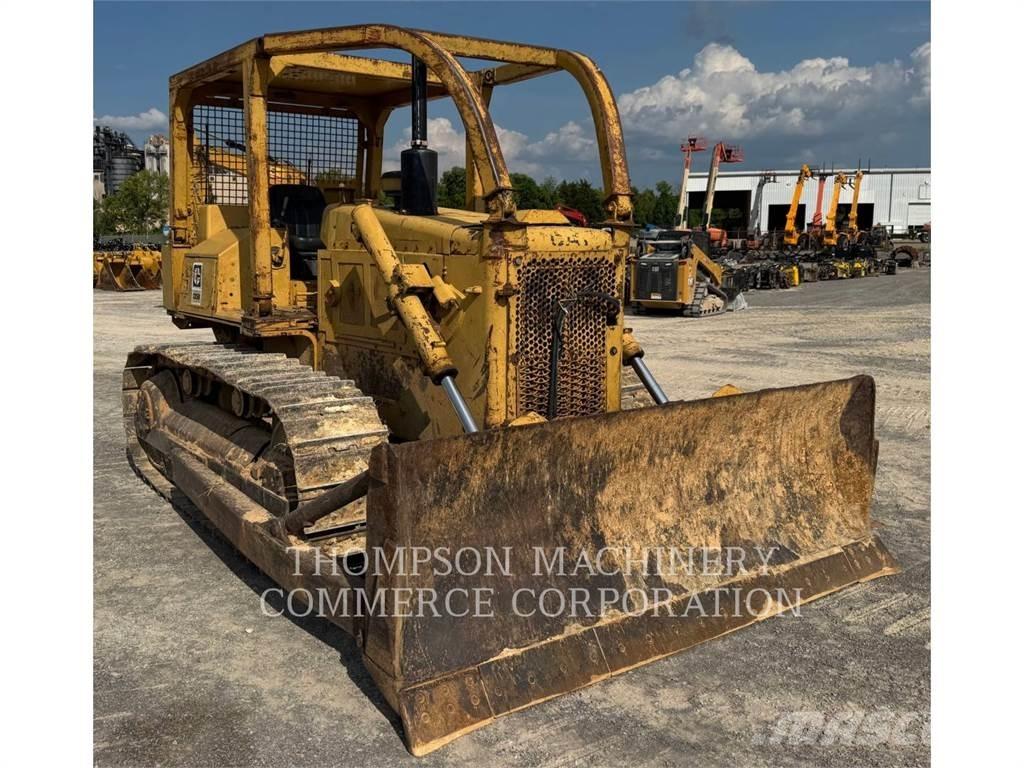 CAT D5B Гусеничні бульдозери