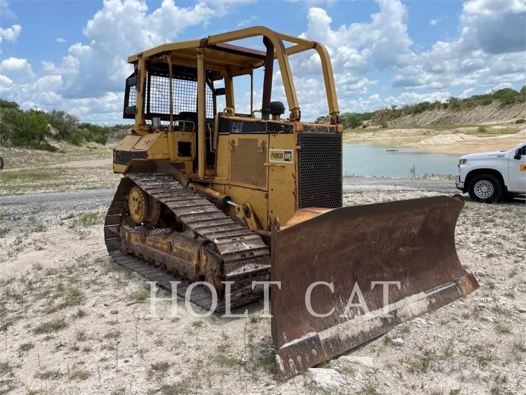 CAT D5M Гусеничні бульдозери
