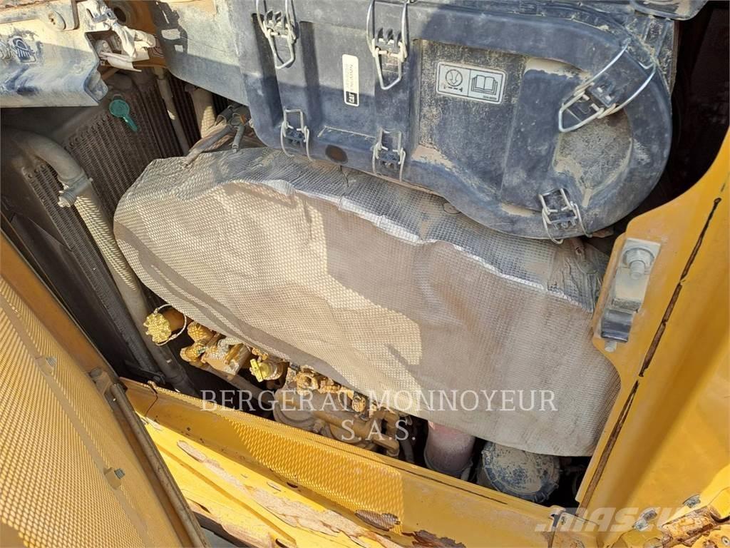 CAT D6 XE Гусеничні бульдозери