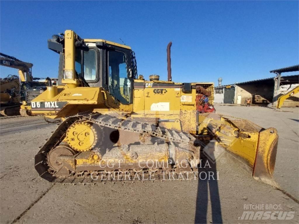CAT D6M Гусеничні бульдозери