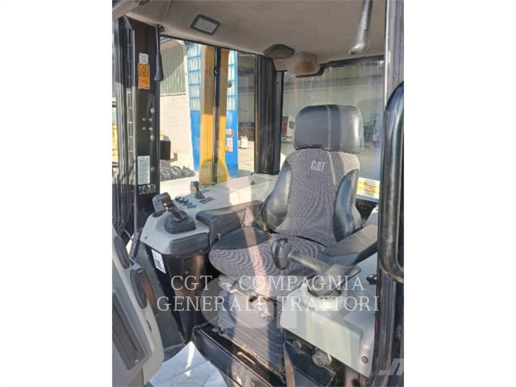 CAT D6N Гусеничні бульдозери