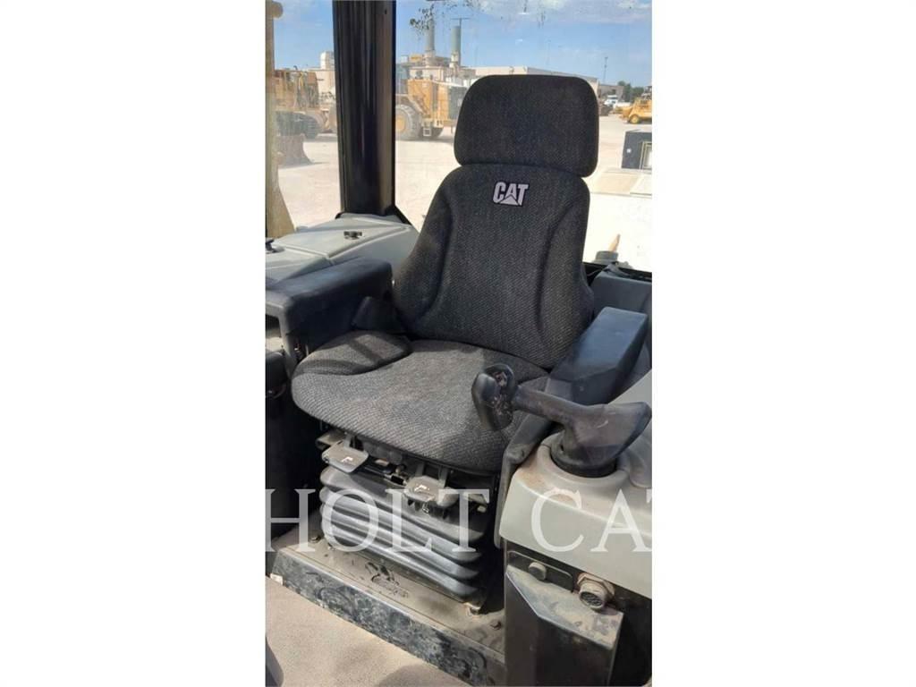 CAT D6N LAND Гусеничні бульдозери