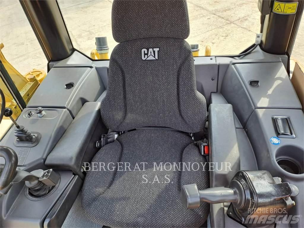 CAT D6NLGP Гусеничні бульдозери