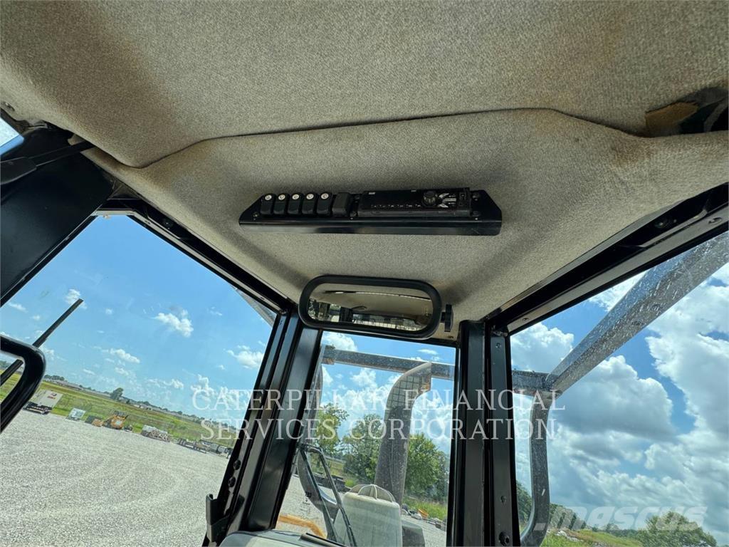 CAT D6NLGP Гусеничні бульдозери